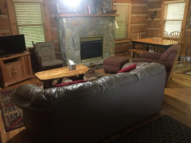 Timber Ridge #2 3 Bedrooms 2 Bathrooms Cabin