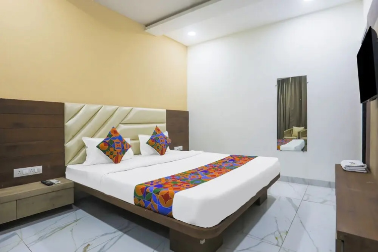 Fabhotel Lake Vista