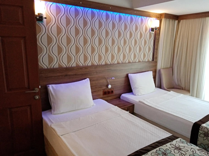 Dolphin Apart & Hotel