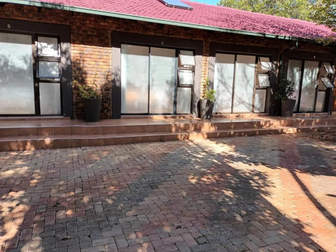 8 Soenie Avenue Self Catering