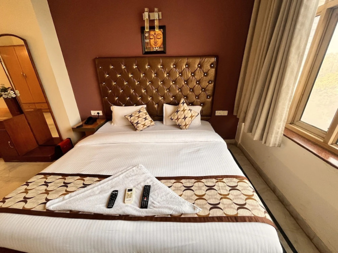 Gracious Inn Hotel by OYO Rooms