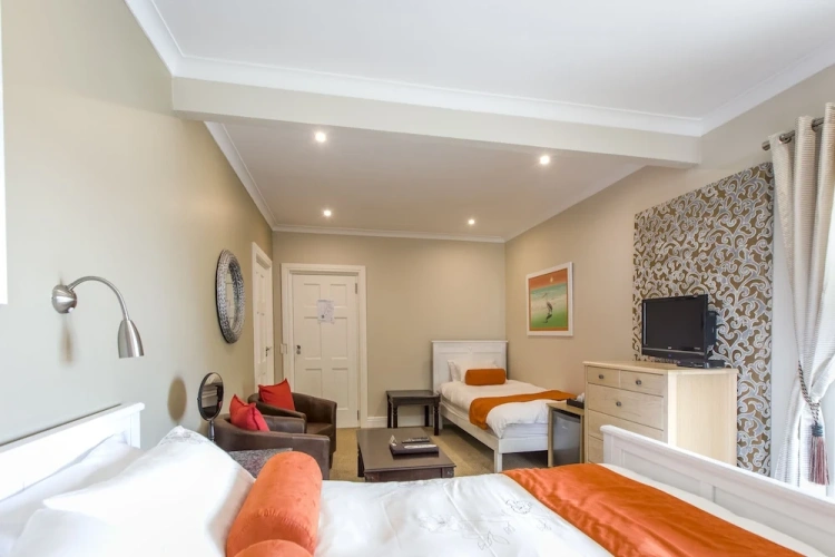 1 Bedroom Standard Triple Family room