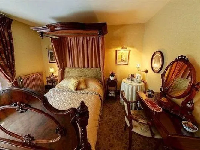 Wind In The Willows - Hotel