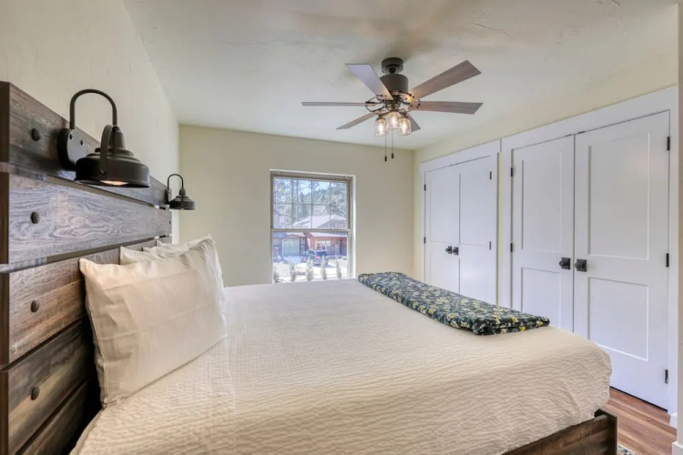 Gold Mining Condo King Bed Modern Comforts