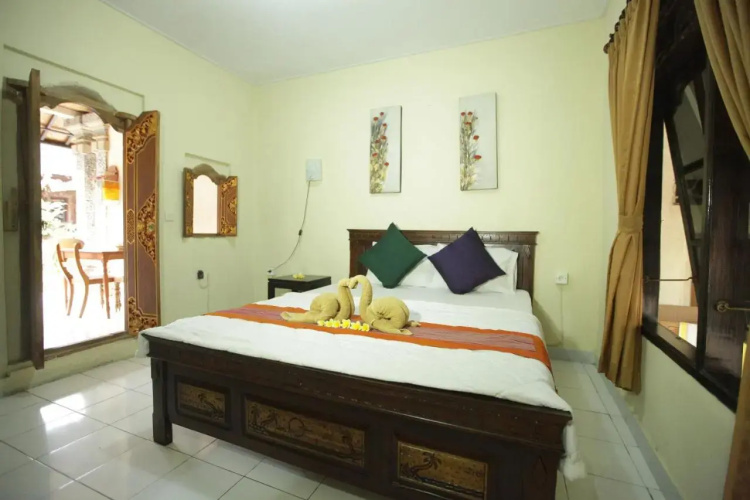 Liang House and Hostel
