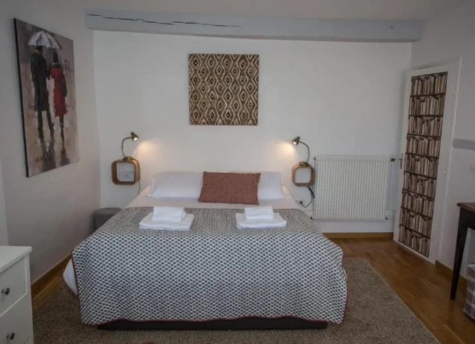 2 Bedrooms Single Apartment