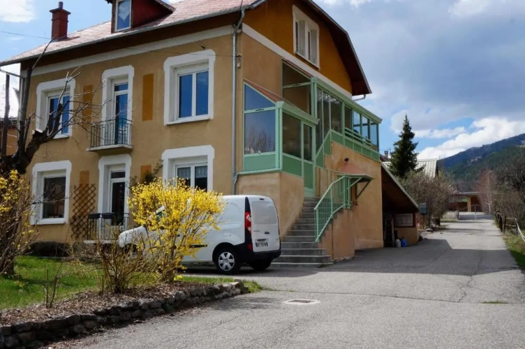 2 Bedrooms Cottage