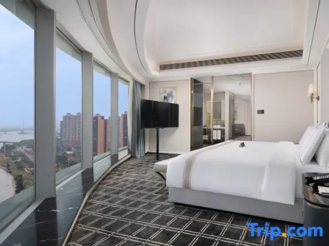 Luxury Suite