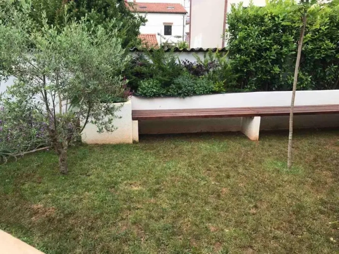 Apartment with garden view