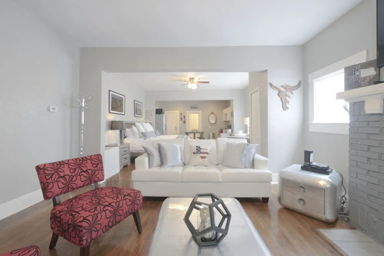 Laurel Pearl-Sleeps 5-1Bd