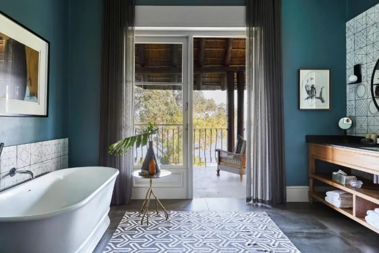 Suite with lake view