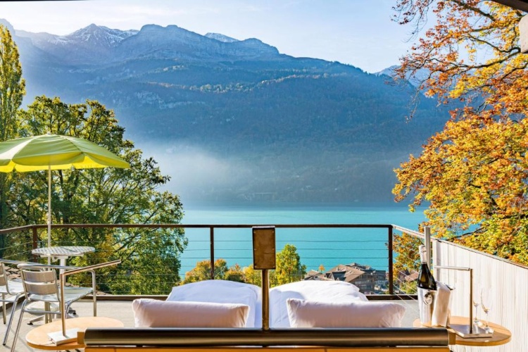 Suite with lake view