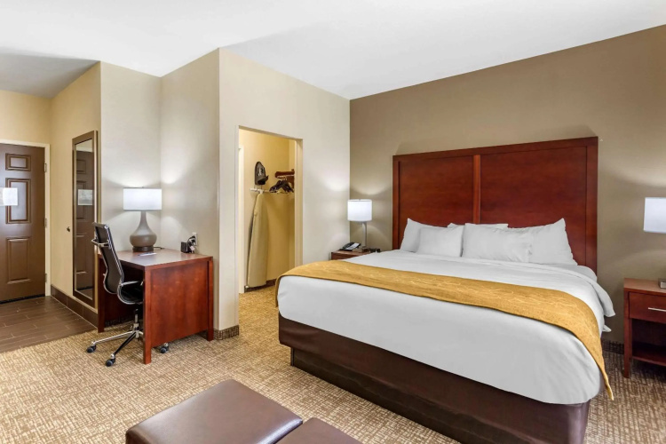 Comfort Suites Clarksville near Governors Square Mall
