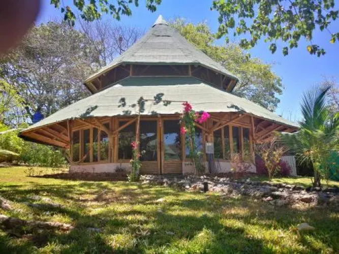 Eco-Lodge Deseo Bamboo