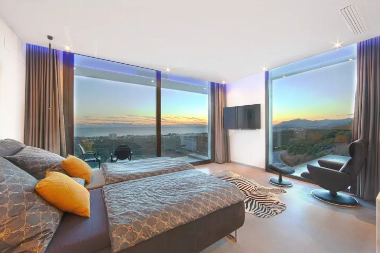 Villa in Marbella With Private Heated Pool