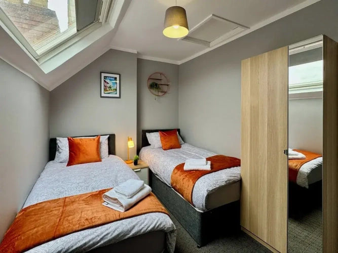 5 Bedrooms Standard Family room