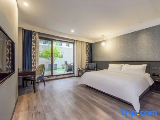 Standard Double room with courtyard view