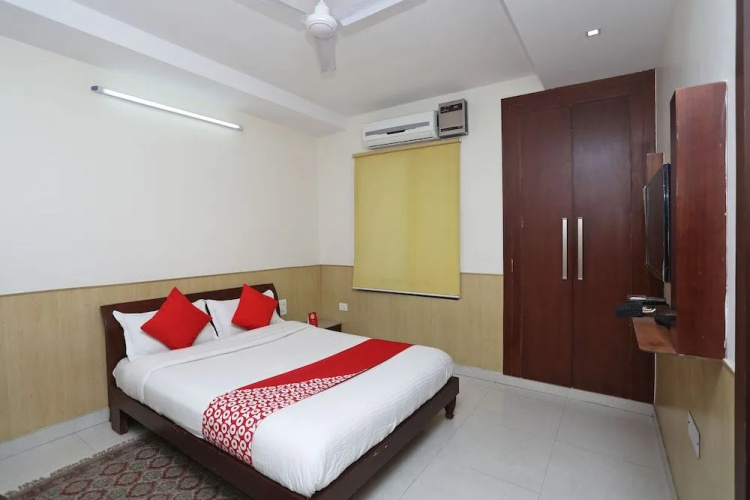 OYO 2295 Hotel Razia Inn