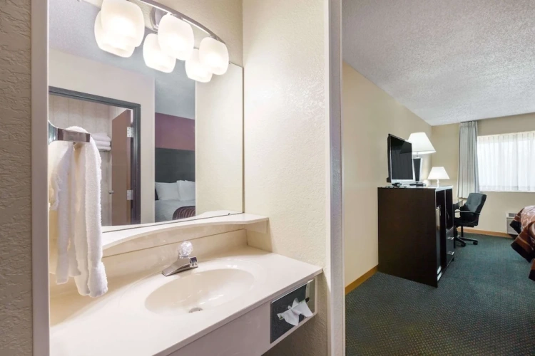 Standard Double Suite