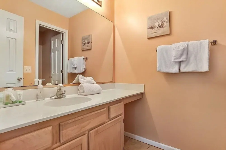 River Oaks 33f 2 Bedroom Condo