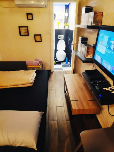 Avi's place
