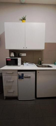 Studio 4 Apartment in the Party District