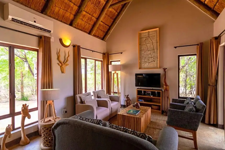 Giraffe Lodge