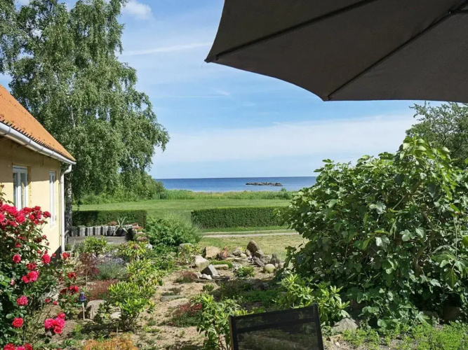 Two-Bedroom Holiday home in Svaneke 4