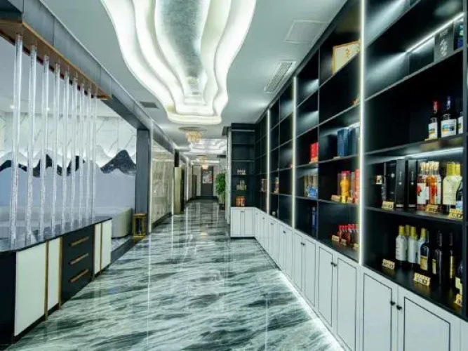 One three Grand Hotel