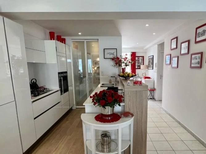 3 Bedrooms Apartment
