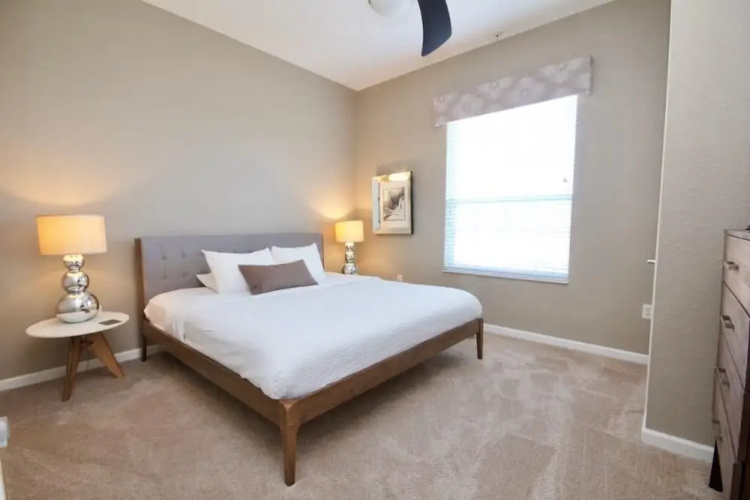 Lake View 3 Br Condo by RedAwning