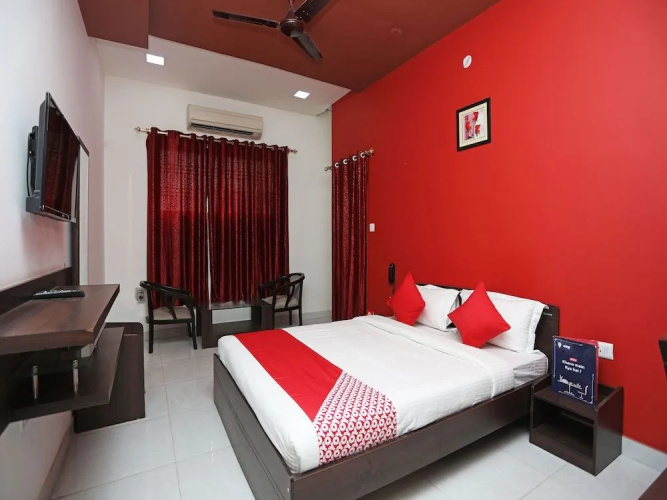 OYO 13493 Hotel Vridhi Inn