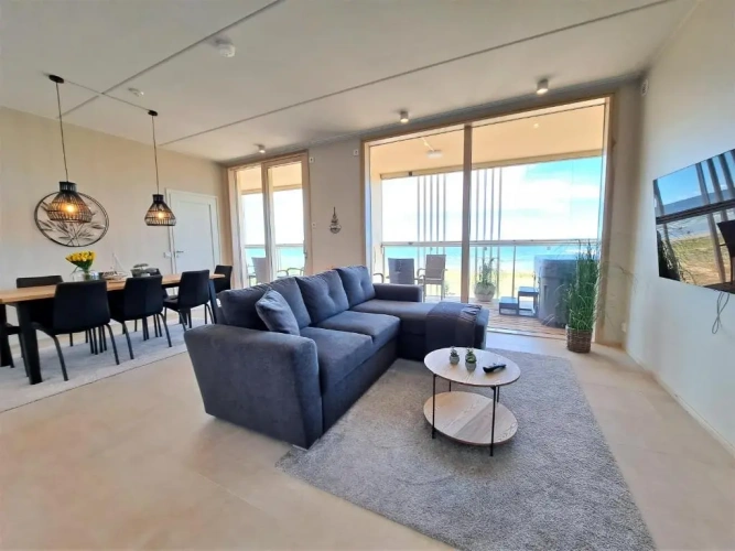 2 Bedrooms Apartment