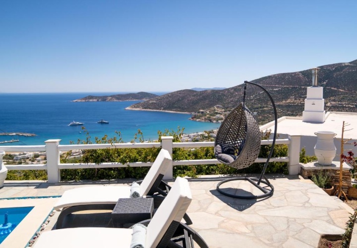 2 Bedrooms Villa
