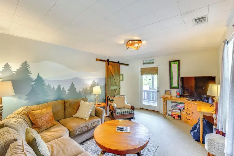 Mountain Cabin w/ Covered Decks & Fire Pit!