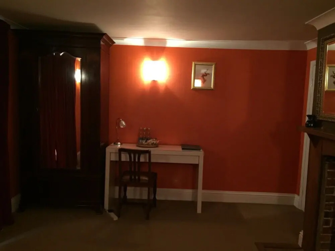 Circles B&B