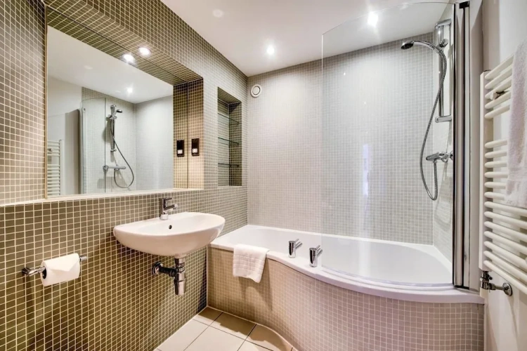 3 Bedrooms Apartment