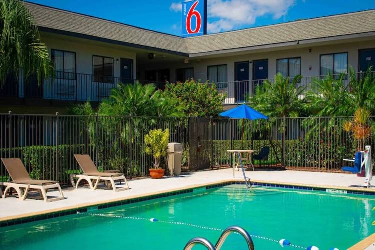 Motel 6 Lantana photo 14