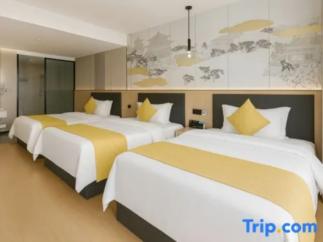 Standard Triple room