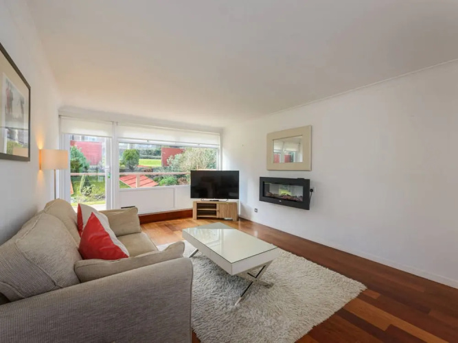 Corrin - Chic 1 Bedroom Apartment