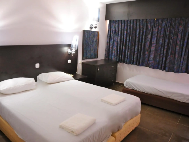 Standard Triple room
