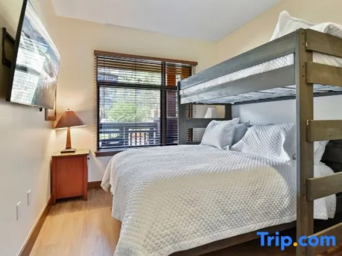 3 Bedrooms Apartment