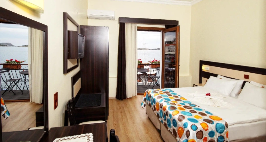 Superior Twin room with balcony and with sea view