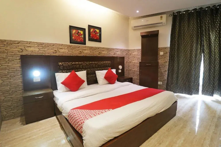 OYO 49069 A Suites