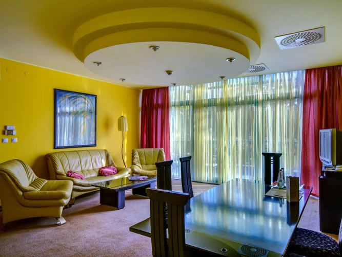 Green Hotel