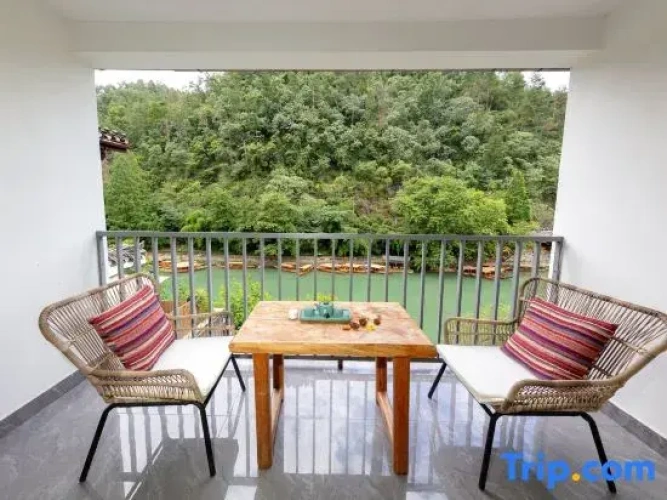 Luxury Twin room with balcony and with river view