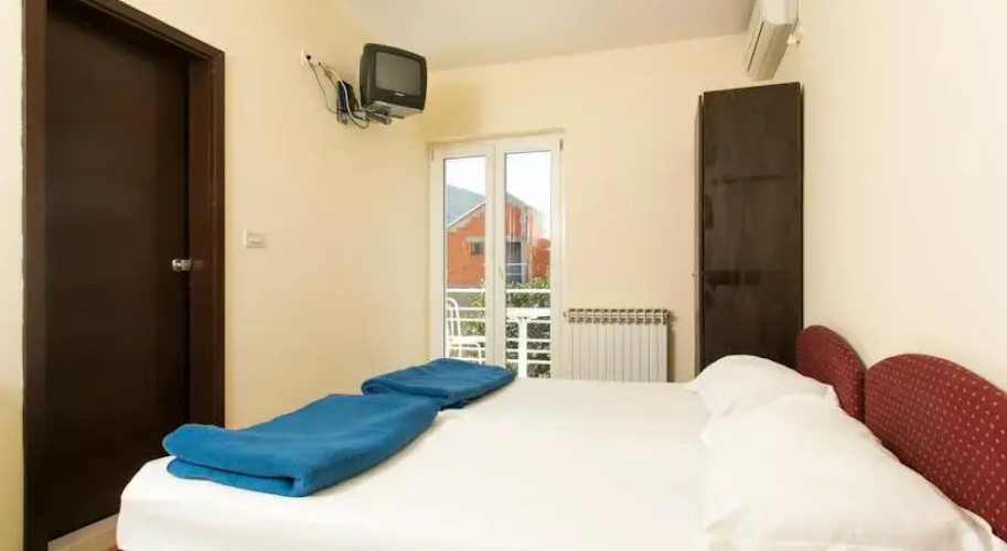 Apartments Pralas