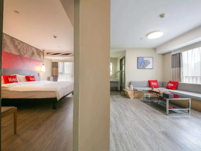 Standard Triple room