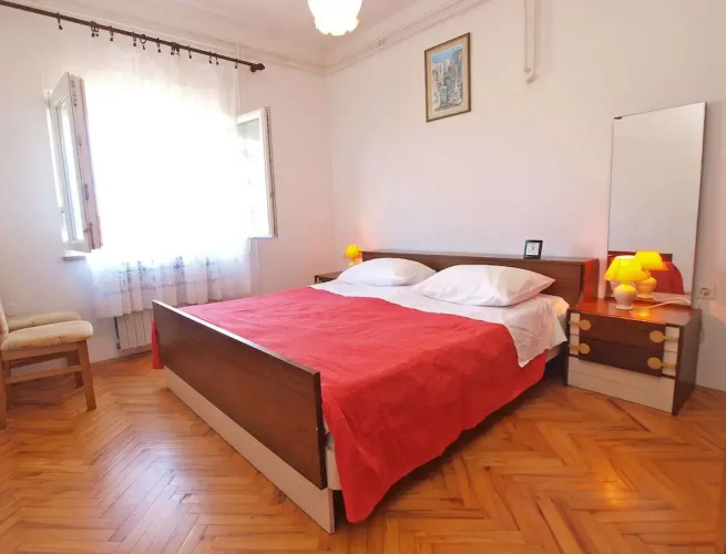 Apartment 439