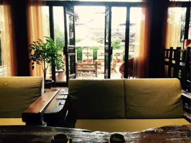 Shuhe Yanchao Hostel